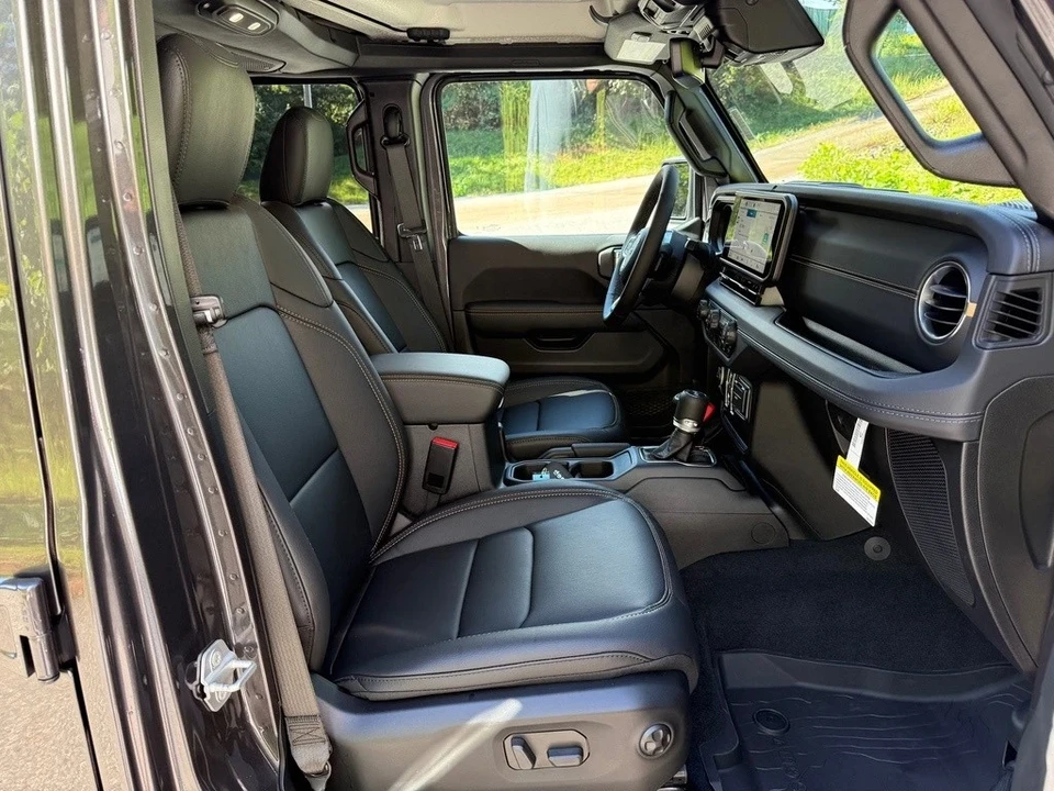 2025 Jeep JL Wrangler - Image 21 of 21