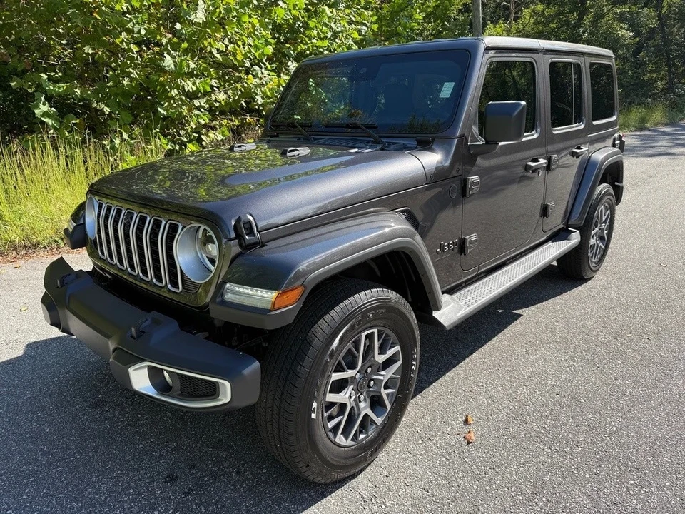 2025 Jeep JL Wrangler - Image 3 of 21