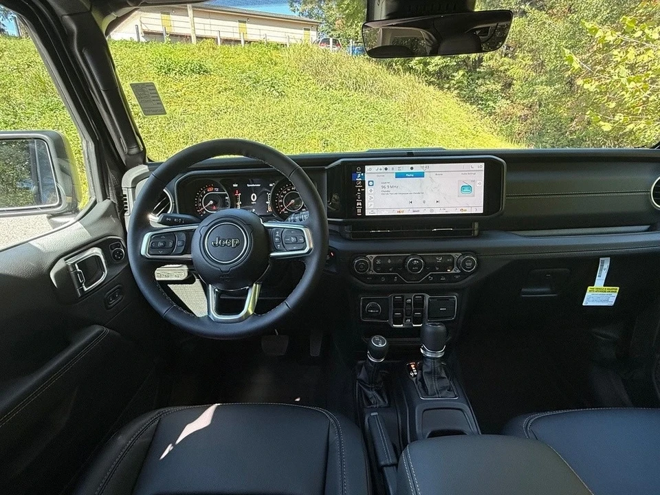 2025 Jeep JL Wrangler - Image 11 of 21