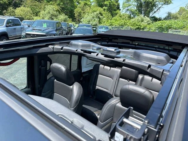 2025 Jeep JL Wrangler - Image 15 of 25