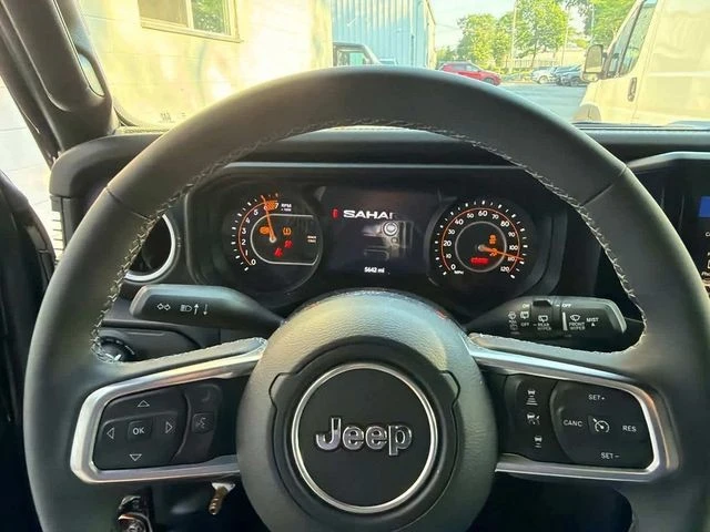 2025 Jeep JL Wrangler - Image 17 of 25