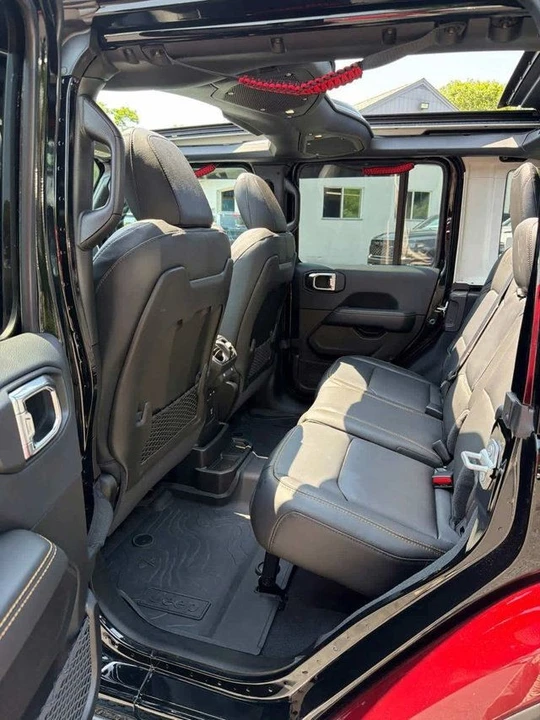 2025 Jeep JL Wrangler - Image 13 of 25