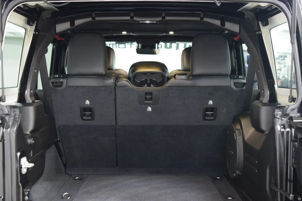 2025 Jeep JL Wrangler - Image 21 of 31