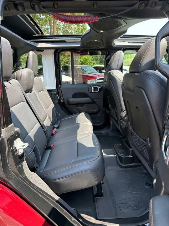 2025 Jeep JL Wrangler - Image 10 of 25