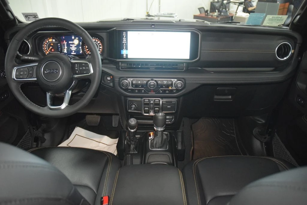 2025 Jeep JL Wrangler - Image 29 of 31