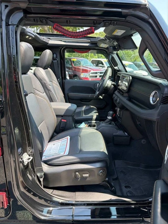 2025 Jeep JL Wrangler - Image 9 of 25