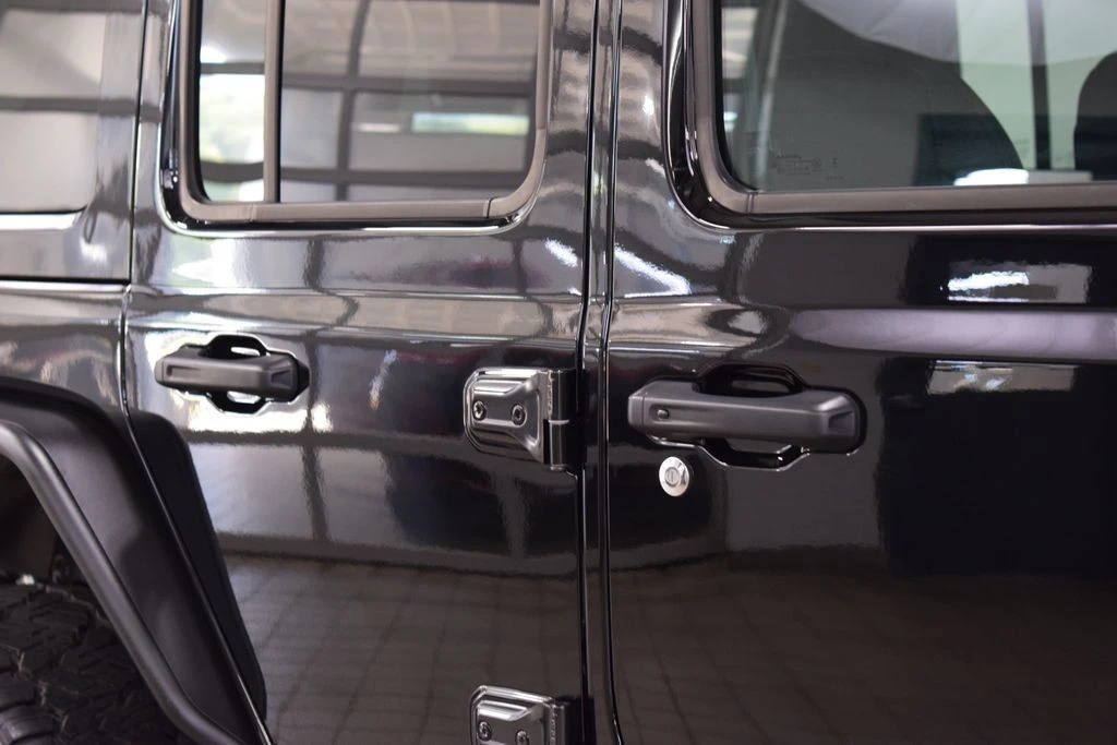 2025 Jeep JL Wrangler - Image 16 of 31