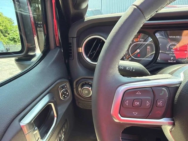 2025 Jeep JL Wrangler - Image 16 of 25