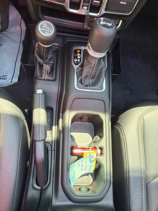 2025 Jeep JL Wrangler - Image 25 of 25
