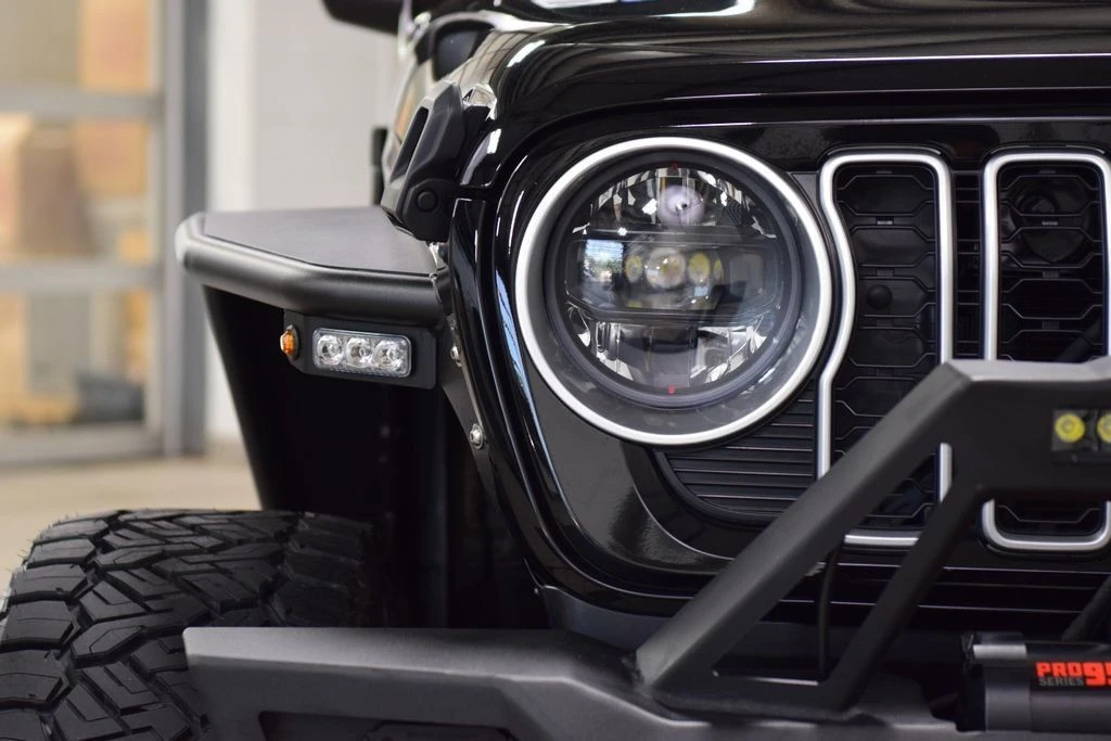 2025 Jeep JL Wrangler - Image 10 of 31