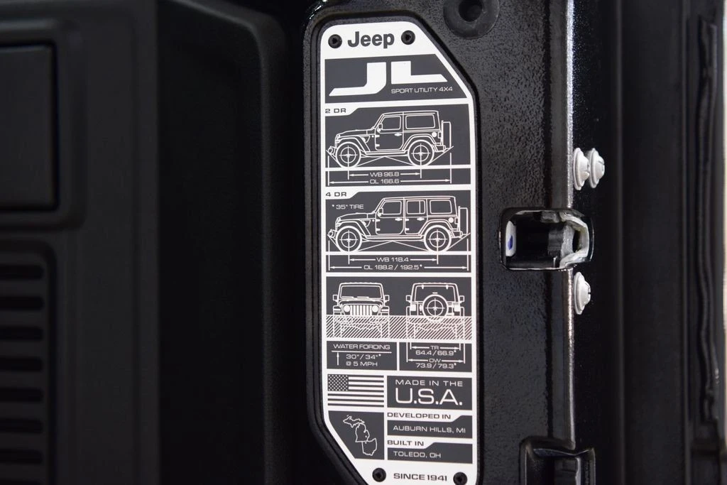 2025 Jeep JL Wrangler - Image 23 of 31