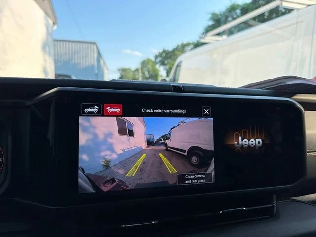 2025 Jeep JL Wrangler - Image 20 of 25