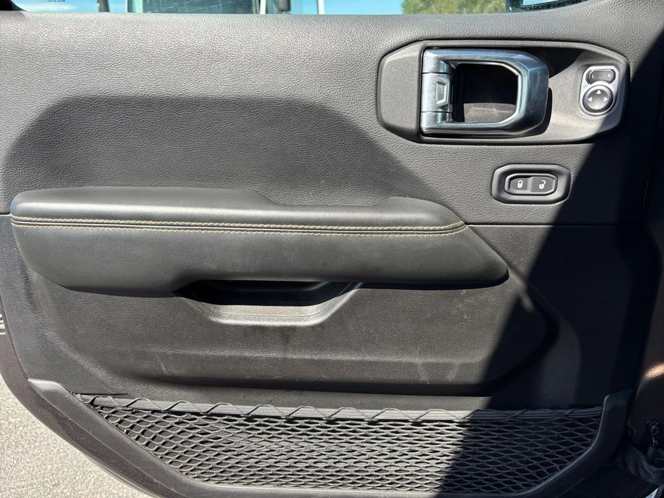 2025 Jeep JL Wrangler - Image 20 of 31