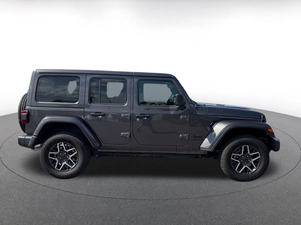 2025 Jeep JL Wrangler - Image 17 of 31