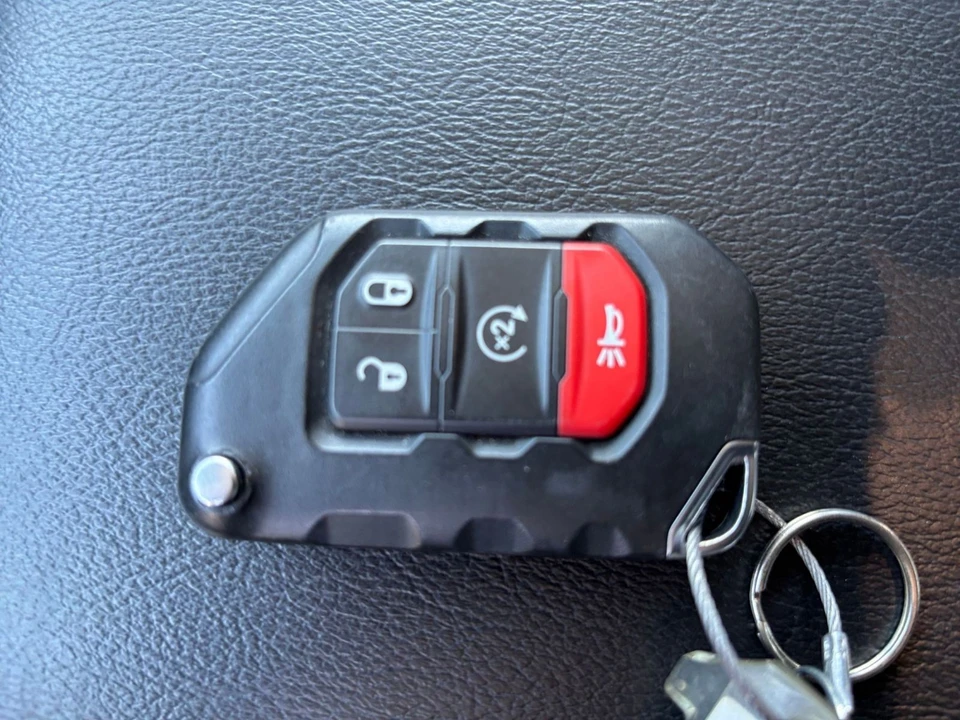 2025 Jeep JL Wrangler - Image 26 of 31