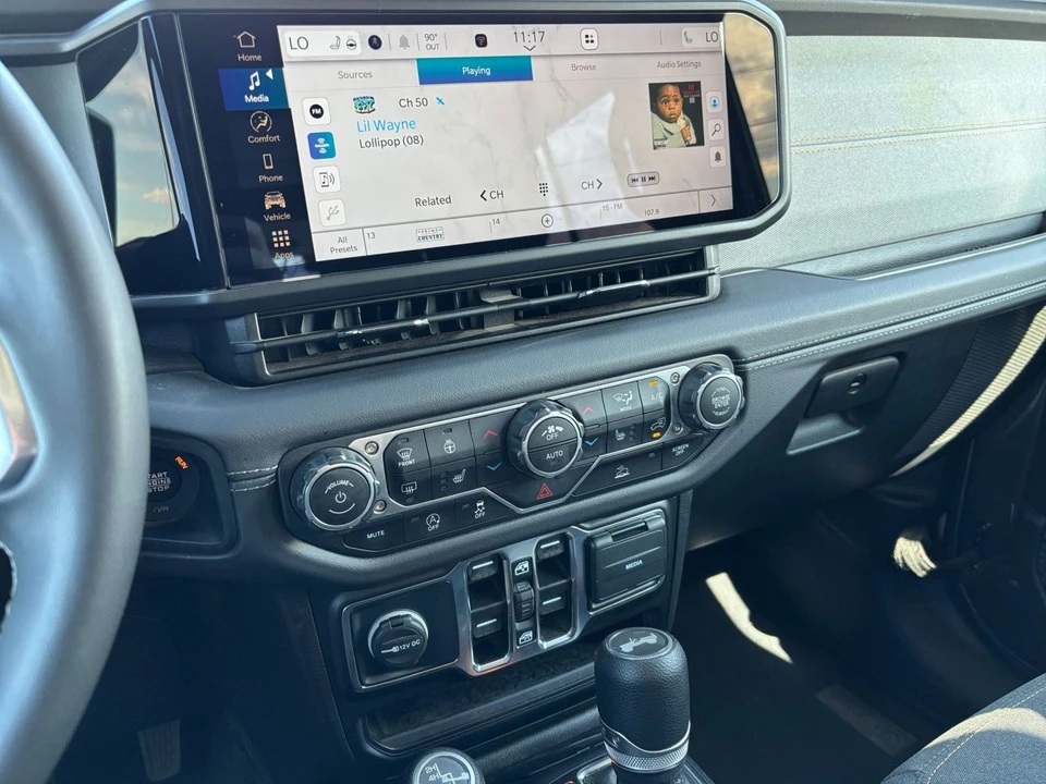 2025 Jeep JL Wrangler - Image 18 of 31