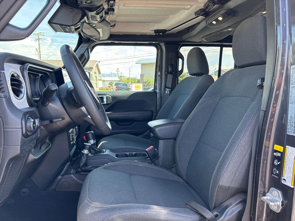 2025 Jeep JL Wrangler - Image 28 of 31