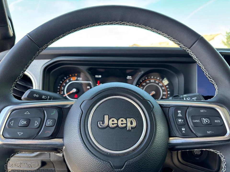 2025 Jeep JL Wrangler - Image 29 of 31
