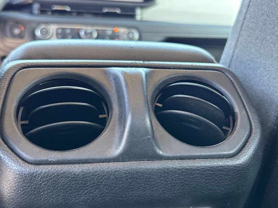 2025 Jeep JL Wrangler - Image 23 of 31