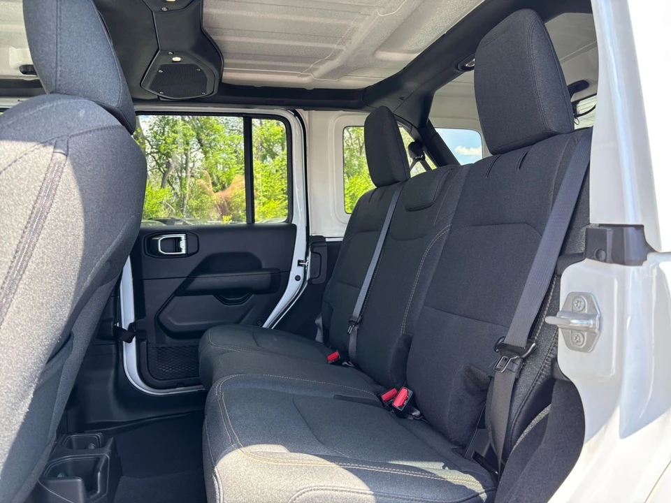 2025 Jeep JL Wrangler - Image 27 of 31
