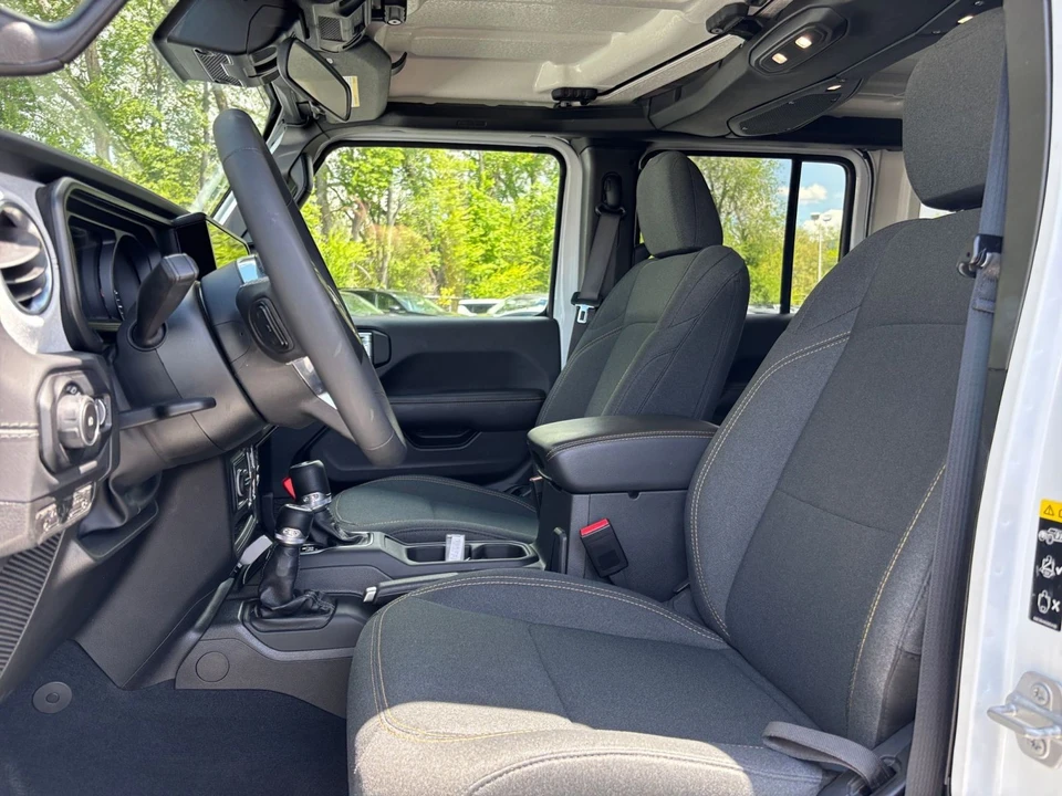 2025 Jeep JL Wrangler - Image 22 of 31