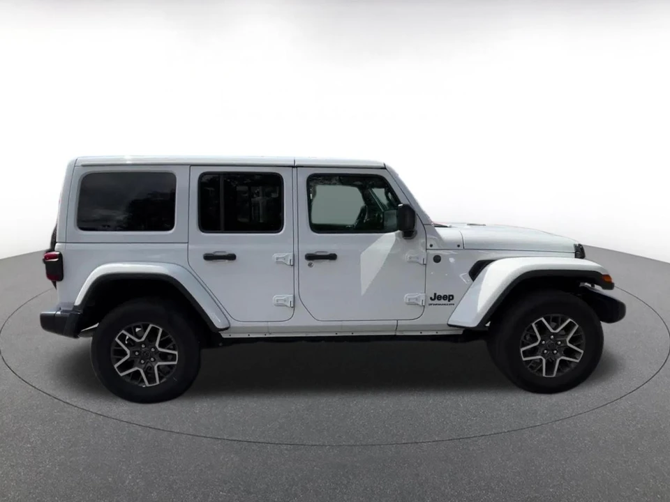 2025 Jeep JL Wrangler - Image 13 of 31