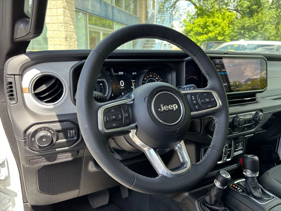 2025 Jeep JL Wrangler - Image 29 of 31