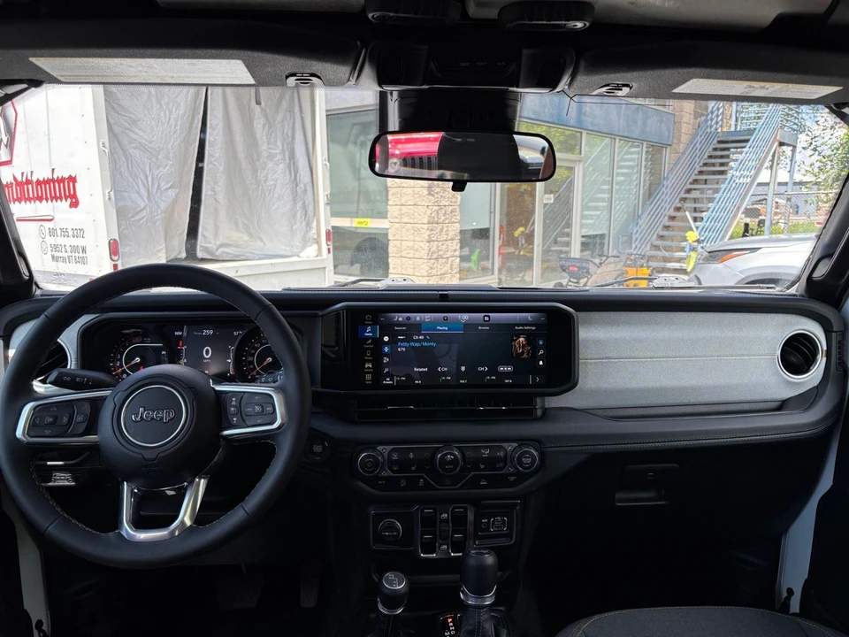 2025 Jeep JL Wrangler - Image 28 of 31