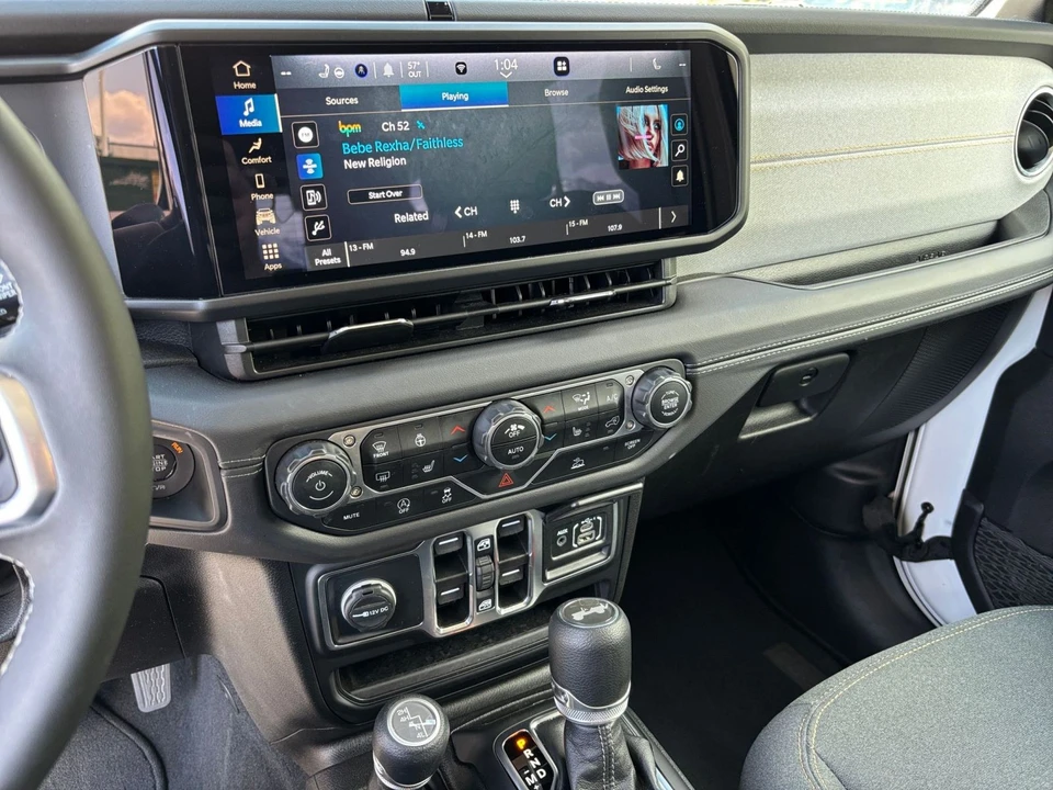 2025 Jeep JL Wrangler - Image 18 of 31