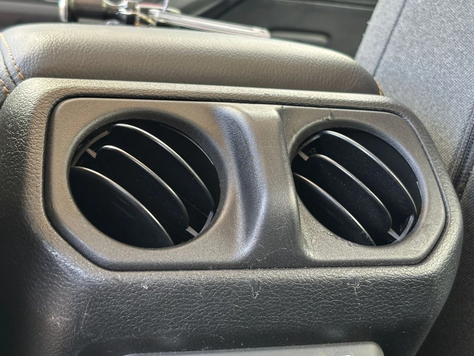 2025 Jeep JL Wrangler - Image 23 of 31