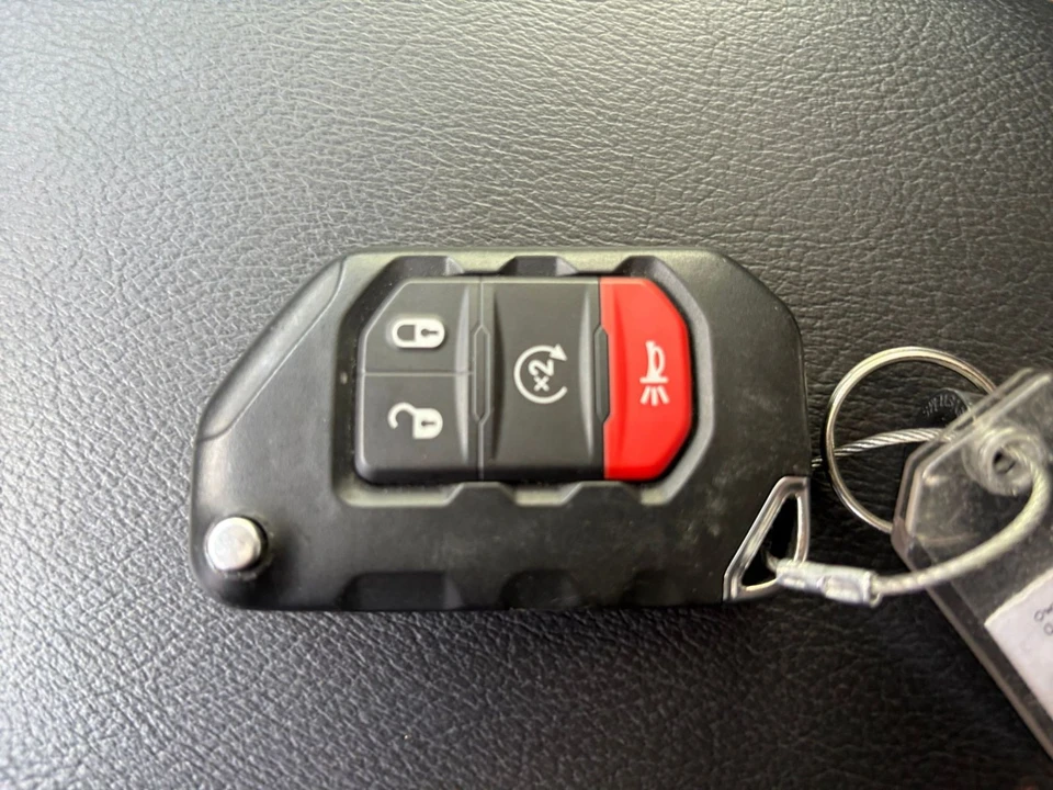 2025 Jeep JL Wrangler - Image 26 of 31