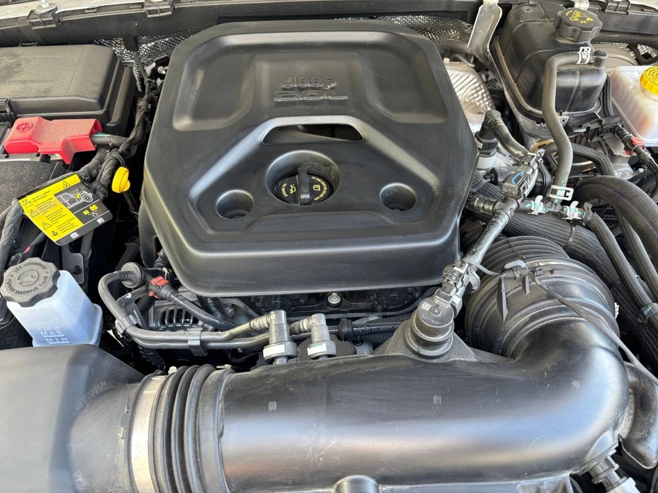 2025 Jeep JL Wrangler - Image 27 of 31