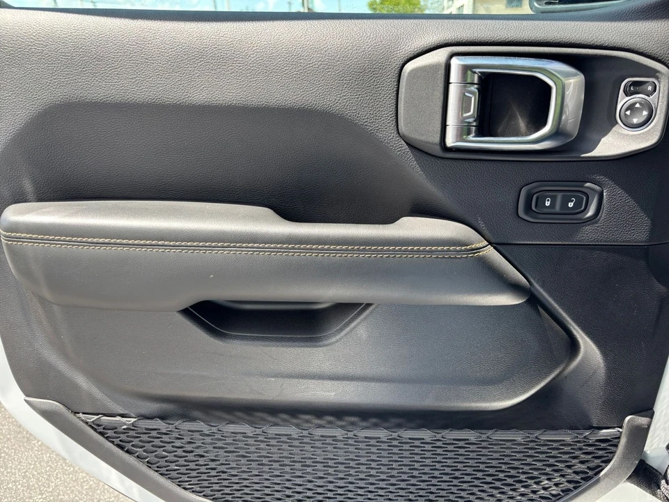 2025 Jeep JL Wrangler - Image 20 of 31