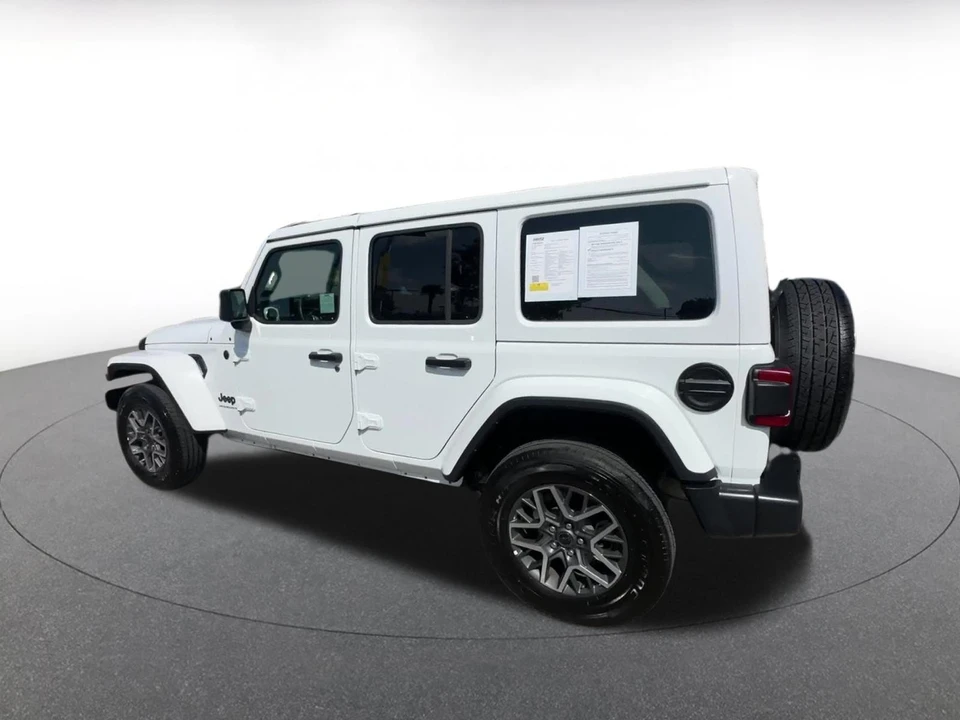 2025 Jeep JL Wrangler - Image 12 of 31