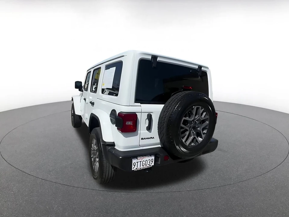 2025 Jeep JL Wrangler - Image 13 of 31
