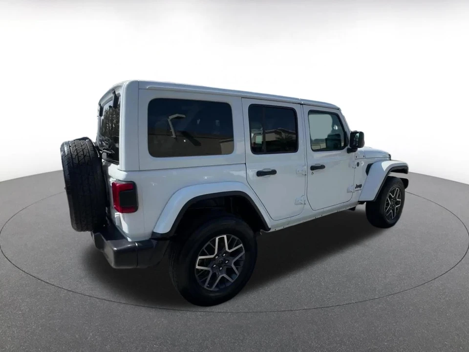 2025 Jeep JL Wrangler - Image 17 of 31