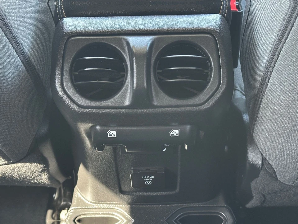 2025 Jeep JL Wrangler - Image 24 of 31