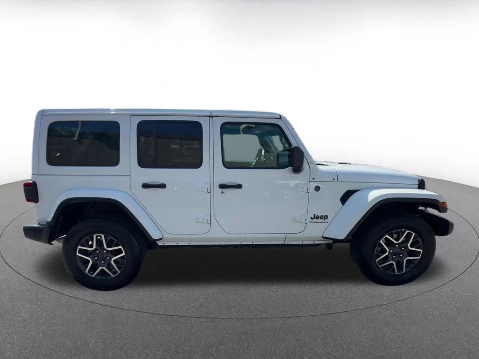2025 Jeep JL Wrangler - Image 18 of 31