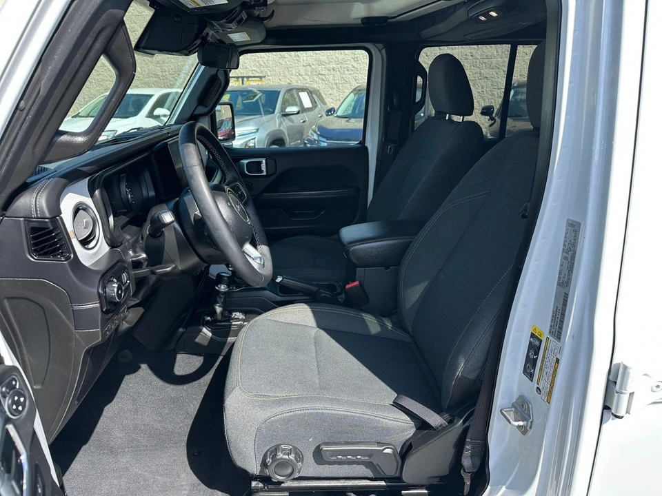 2025 Jeep JL Wrangler - Image 29 of 31