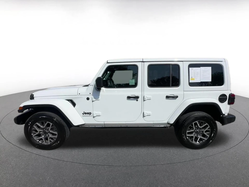 2025 Jeep JL Wrangler - Image 11 of 31