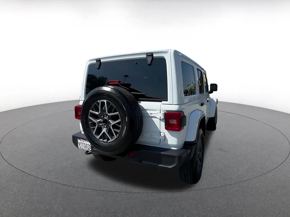 2025 Jeep JL Wrangler - Image 16 of 31