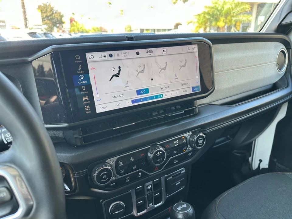 2025 Jeep JL Wrangler - Image 22 of 31