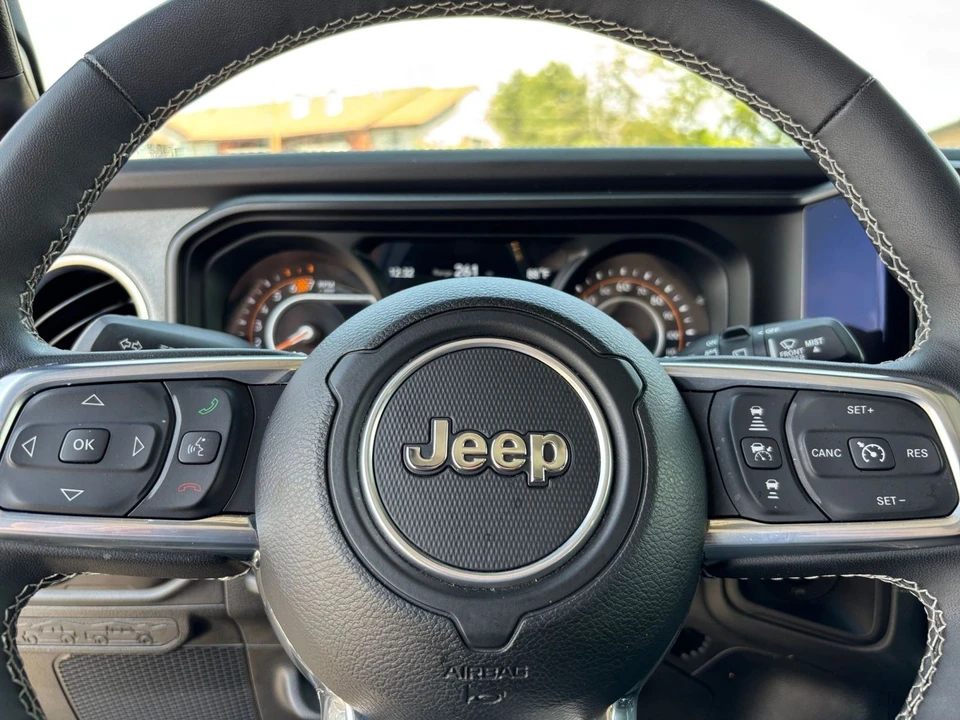 2025 Jeep JL Wrangler - Image 29 of 31