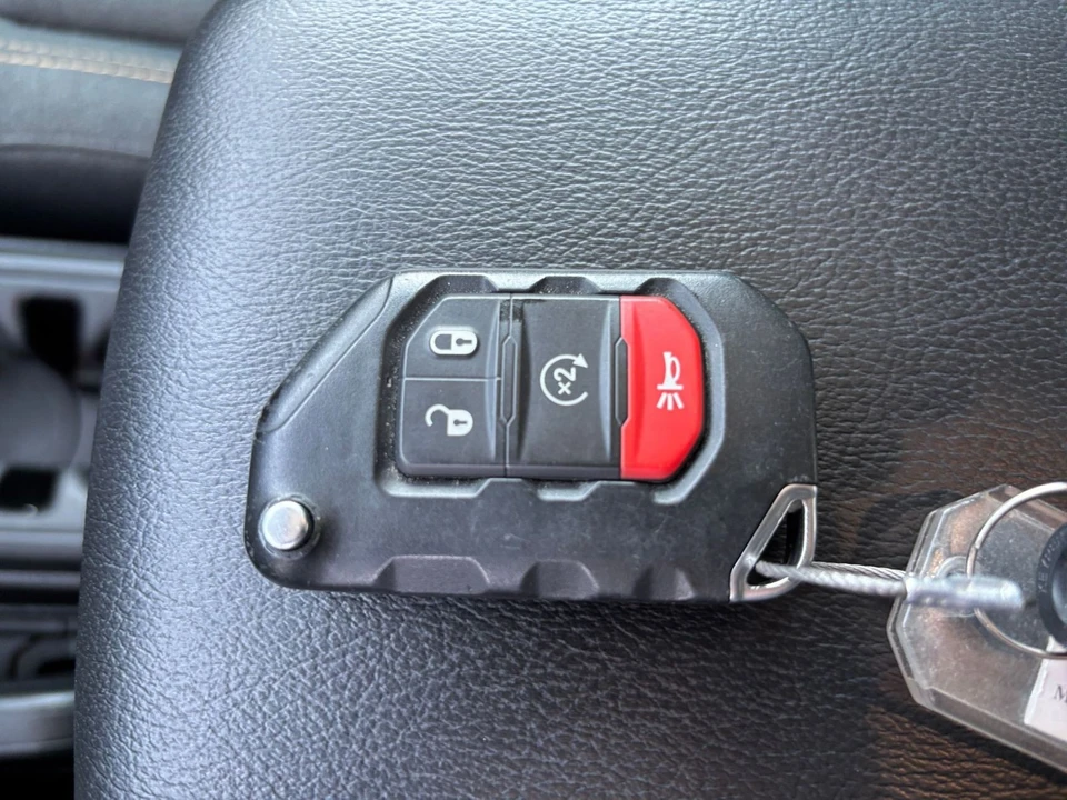 2025 Jeep JL Wrangler - Image 26 of 31