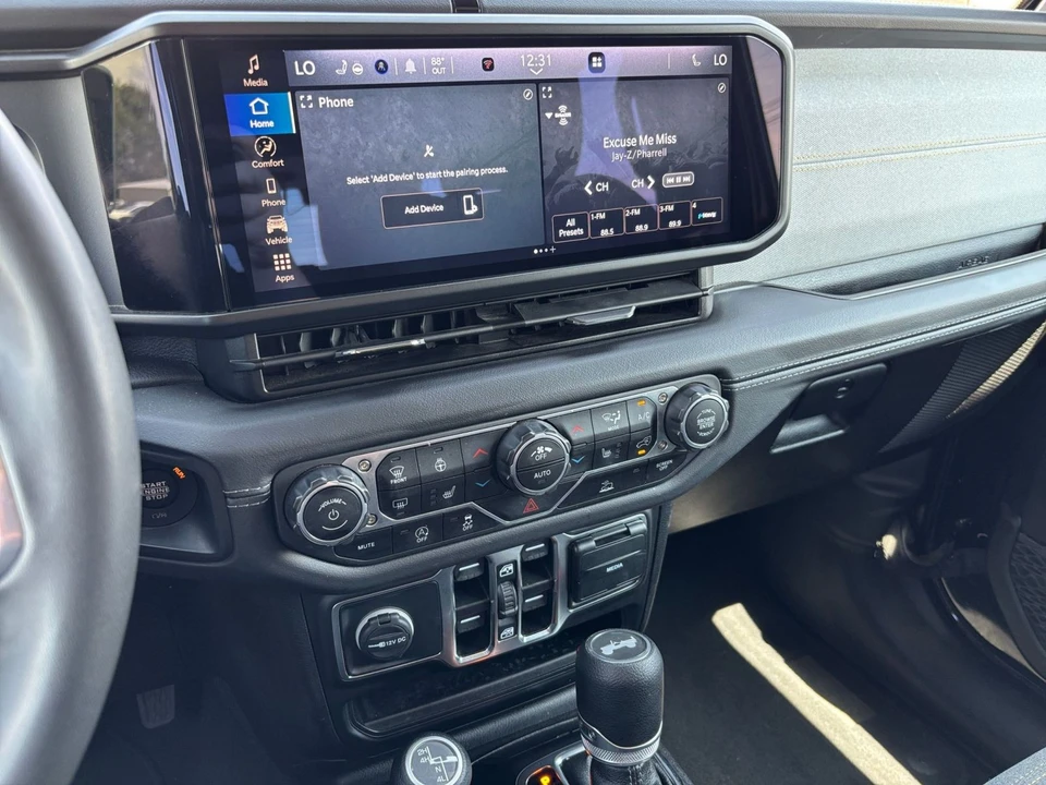 2025 Jeep JL Wrangler - Image 18 of 31