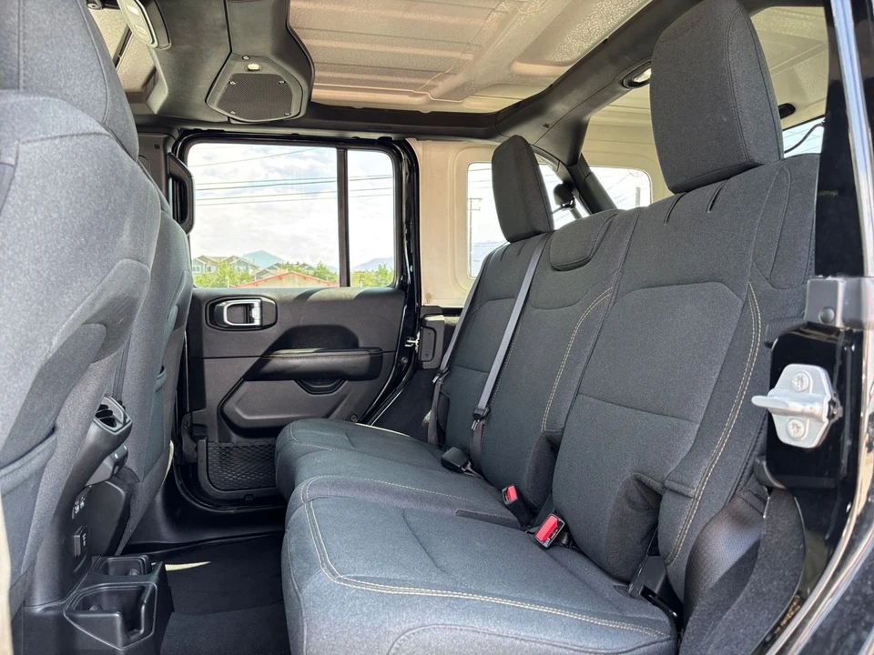 2025 Jeep JL Wrangler - Image 27 of 31