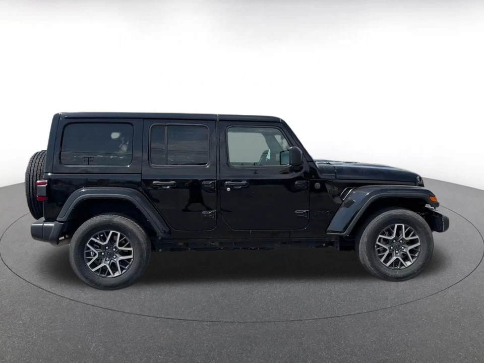 2025 Jeep JL Wrangler - Image 16 of 31