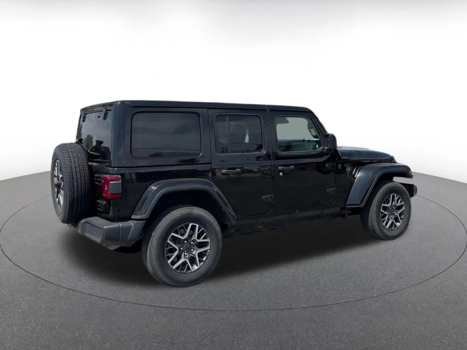 2025 Jeep JL Wrangler - Image 12 of 31