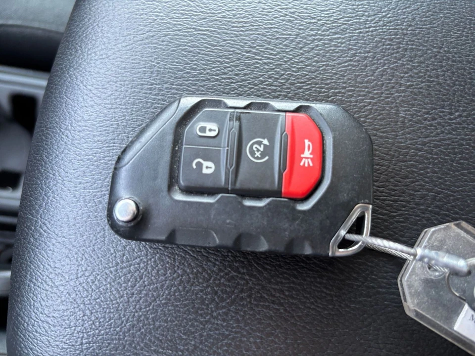 2025 Jeep JL Wrangler - Image 22 of 31