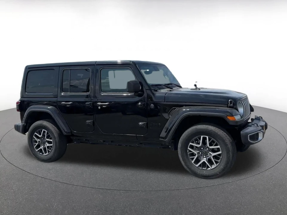 2025 Jeep JL Wrangler - Image 17 of 31
